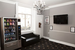 Interior - The Tudor Inn Hotel (London)