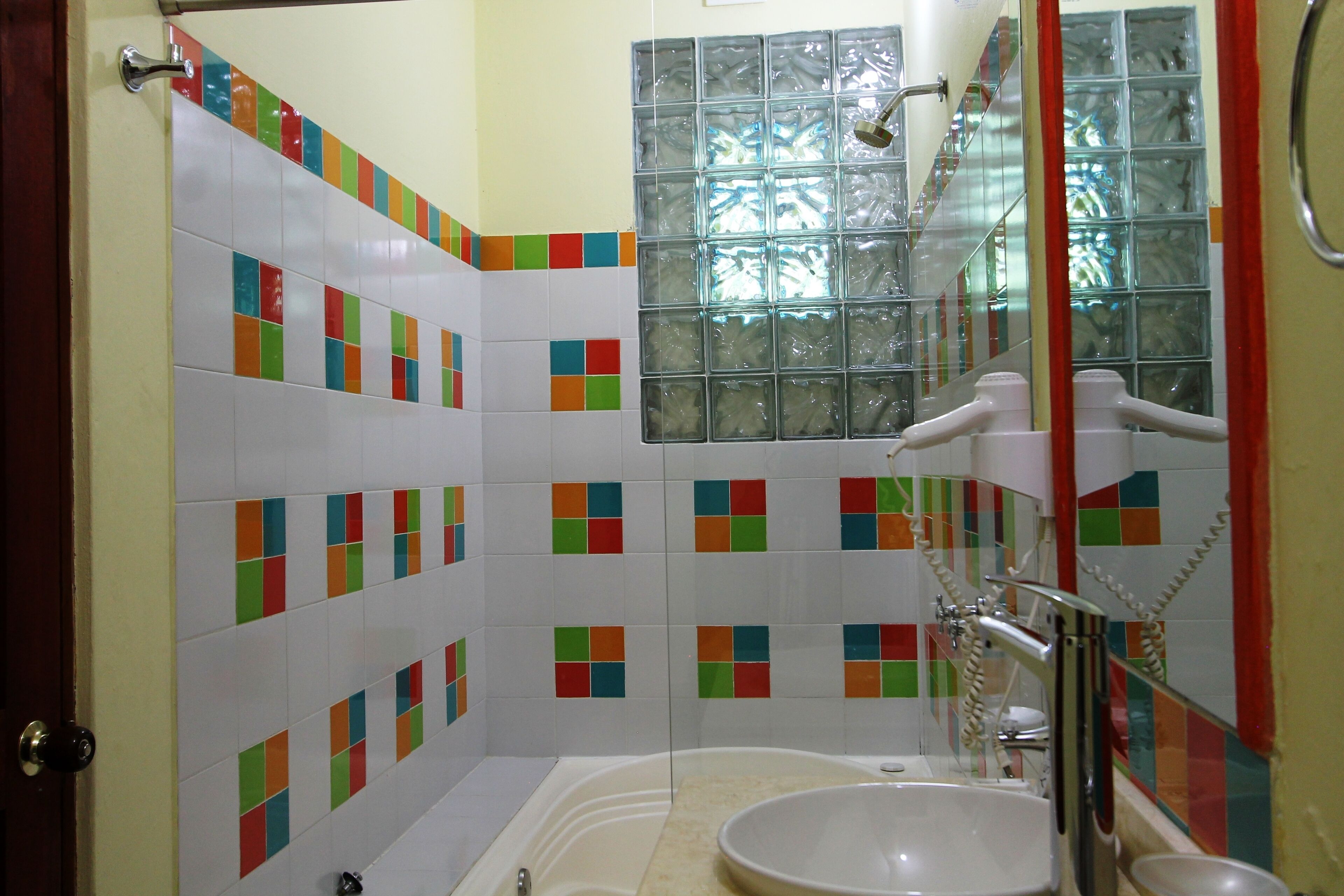 deluxe room | bathroom | shower, free toiletries