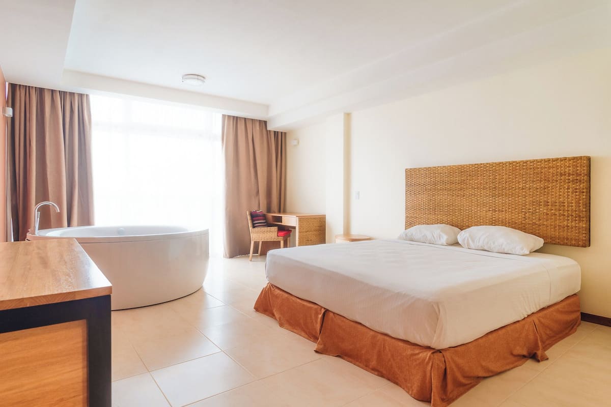 Luxury Suite, 1 Bedroom, Jetted Tub, Pool View | 1 bedroom, premium bedding, in-room safe, individually decorated