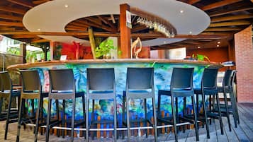 Bar accanto alla piscina