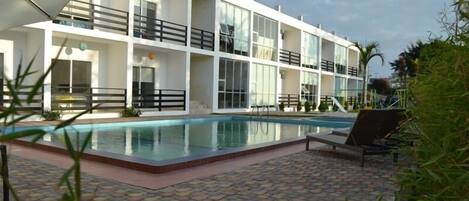 Außenpool, Liegestühle