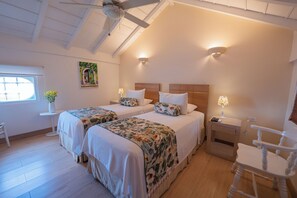 Habitació amb dos llits individuals estàndard | Roba de llit d'alta qualitat i caixa forta a l'habitació