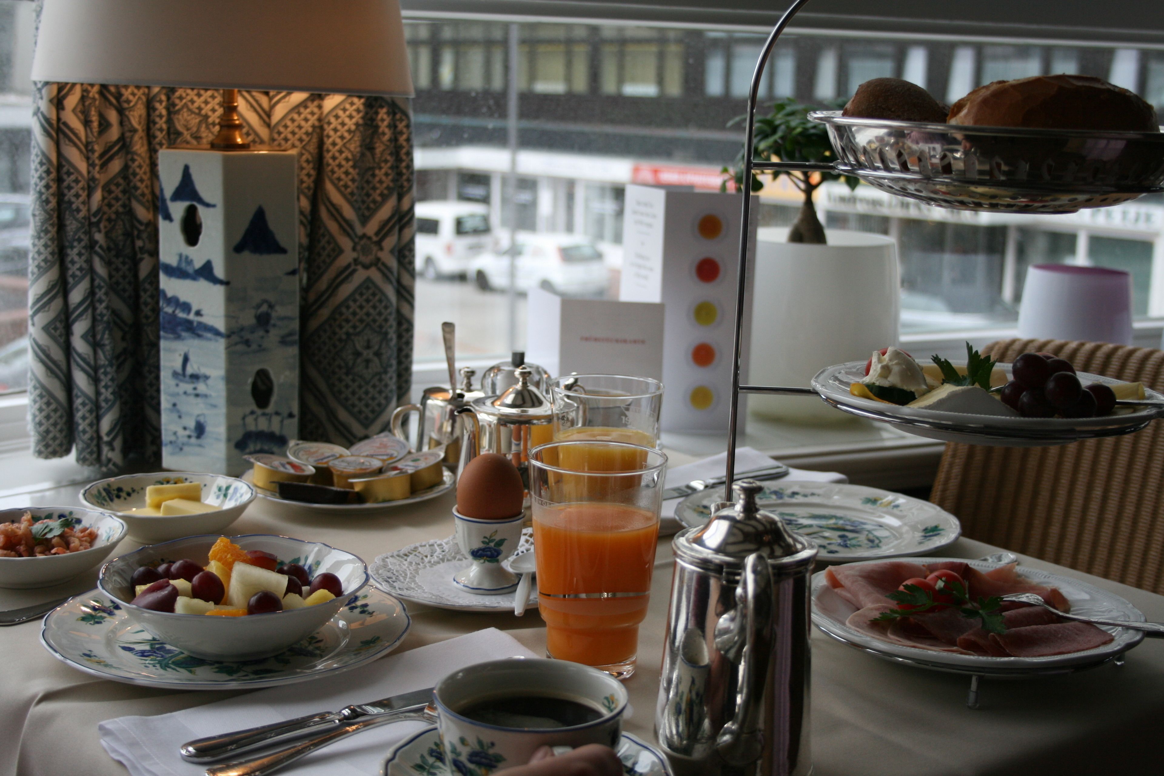 free daily cooked-to-order breakfast