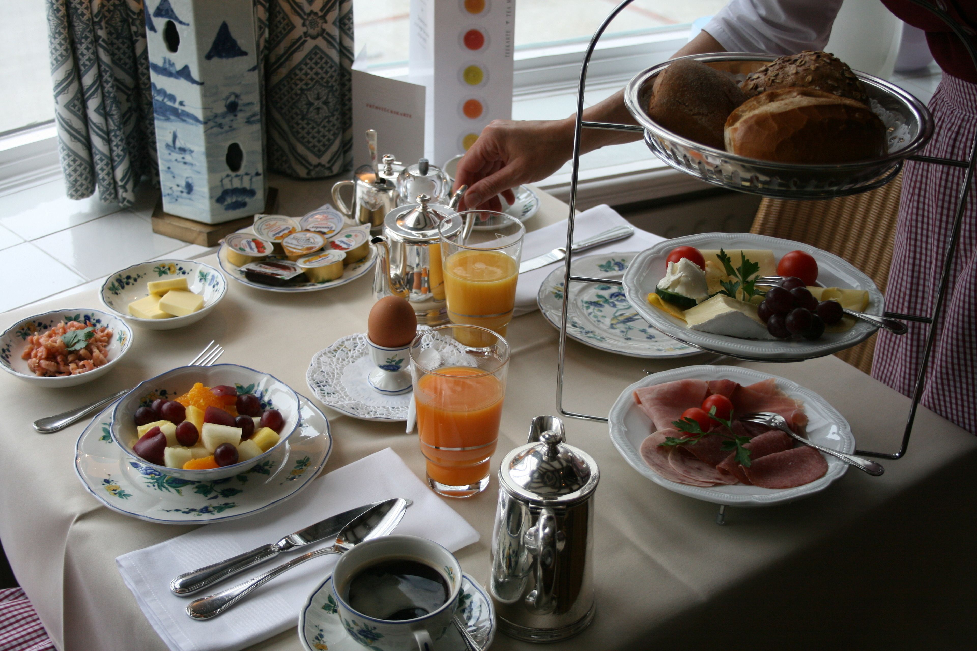 Free daily cooked-to-order breakfast