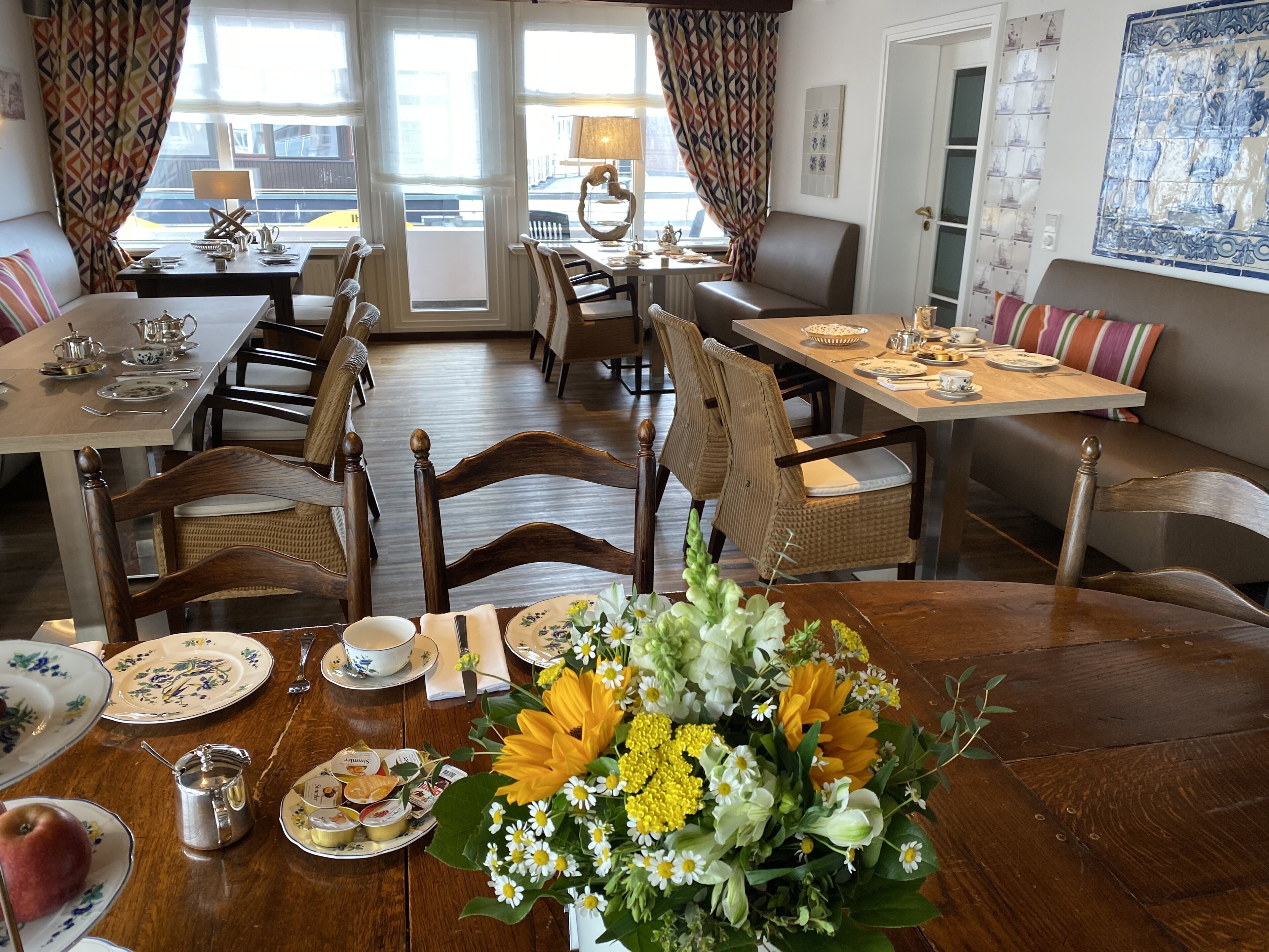 2 restaurants, breakfast, lunch, dinner served; regional cuisine