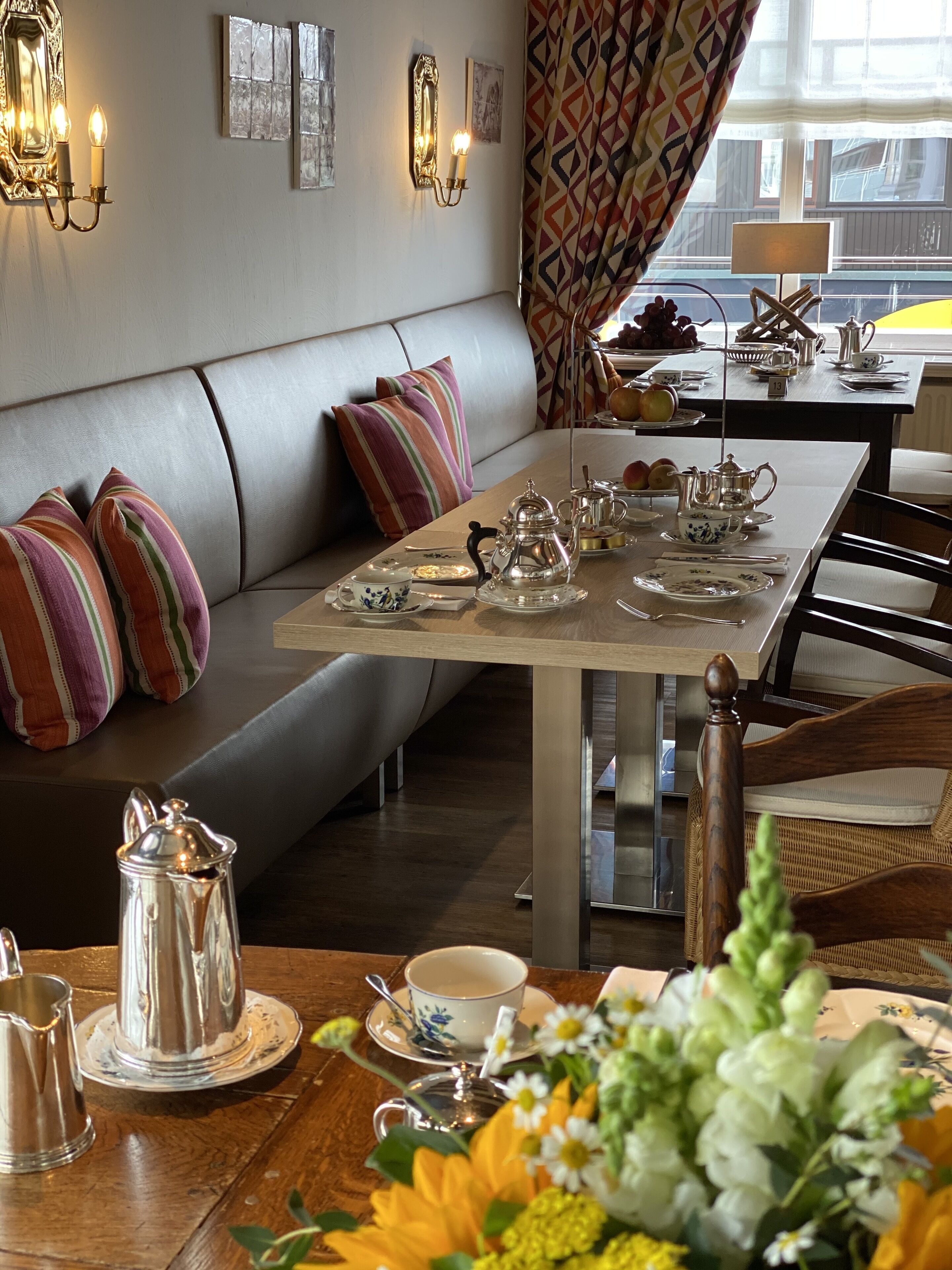 2 restaurants, breakfast, lunch, dinner served; regional cuisine