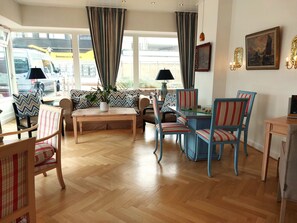 منطقة الجلوس في الردهة