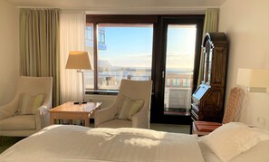 Deluxe Double Room, Partial Sea View