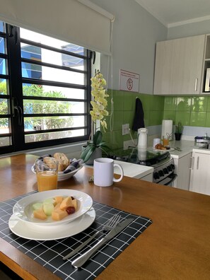 Standard Apartment, 1 Bedroom | Private kitchen | Fridge, microwave, oven, stovetop - Lilu Apartments Curacao (Willemstad)