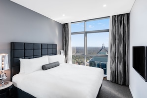 Three Bedroom Altitude Suite - Meriton Suites Chatswood (Chatswood)