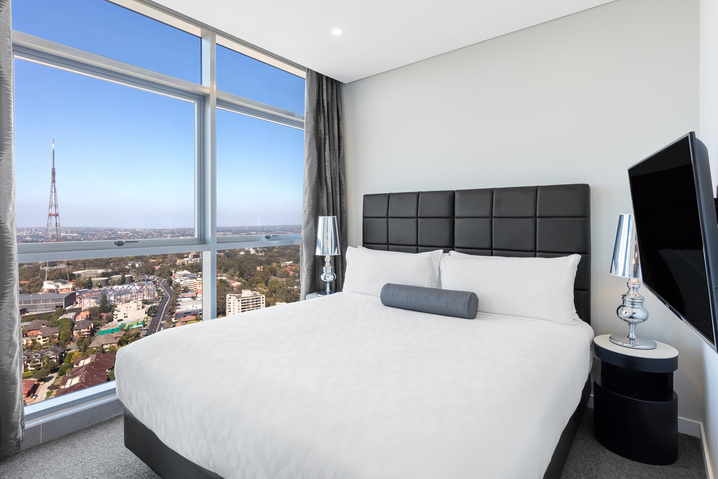 Premium bedding, in-room safe, desk, laptop workspace