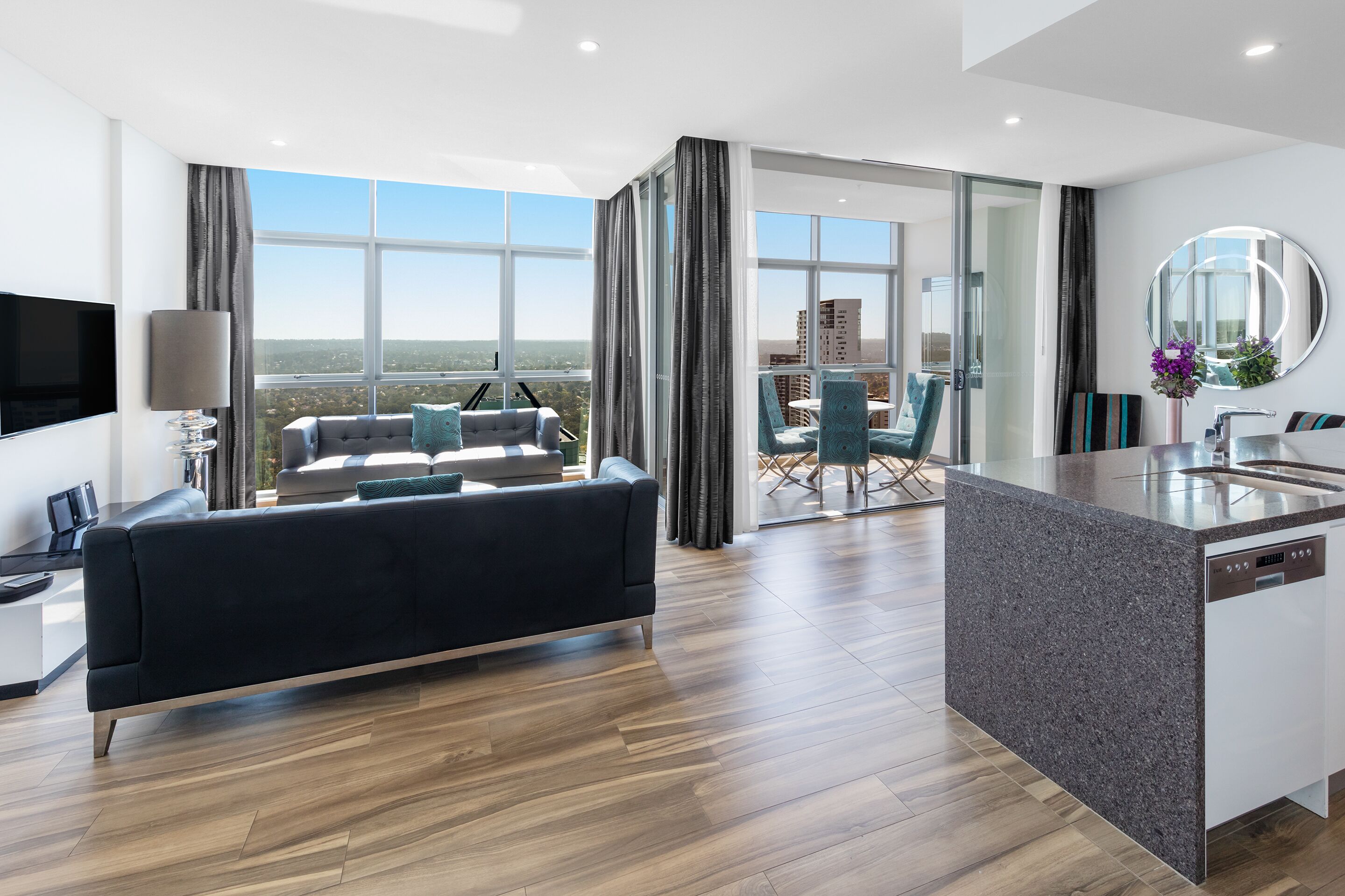 Meriton Suites Chatswood — image 10