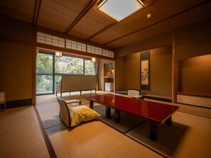 Traditional-Zimmer (Japanese Room, 12.5mats with sofa) | Zimmersafe