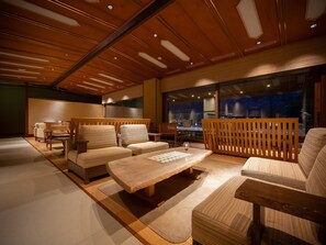 Lobby lounge - Yamanaka Onsen Kuriya Yasohachi (Kaga)