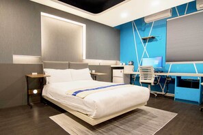 Deluxe Double Room | Free minibar, desk, soundproofing, free WiFi