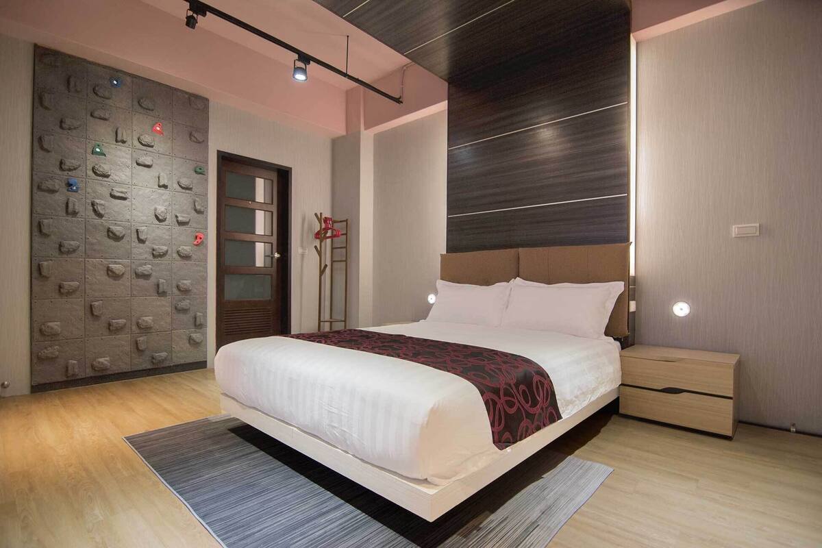 Superior Double Room | Free minibar, desk, soundproofing, free WiFi
