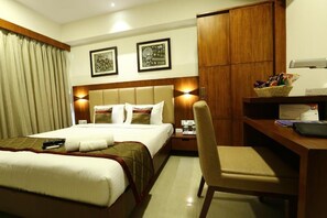 Standard Room | Premium bedding, minibar, desk, laptop workspace - The Altruist Andheri Hotel (Mumbai)