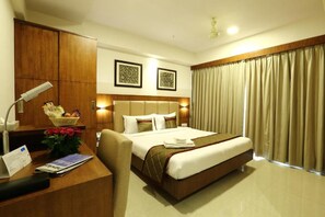 Deluxe Room | Premium bedding, minibar, desk, laptop workspace - The Altruist Business Hotel Andheri (Mumbai)