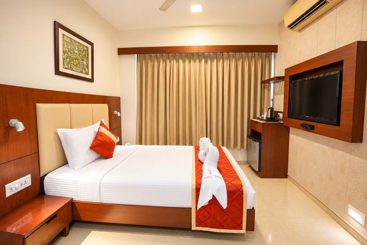 Standard Room | Premium bedding, minibar, desk, laptop workspace