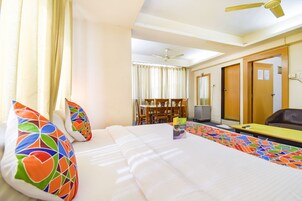 Suite | Ropa de cama de alta calidad, escritorio, tabla de planchar con plancha