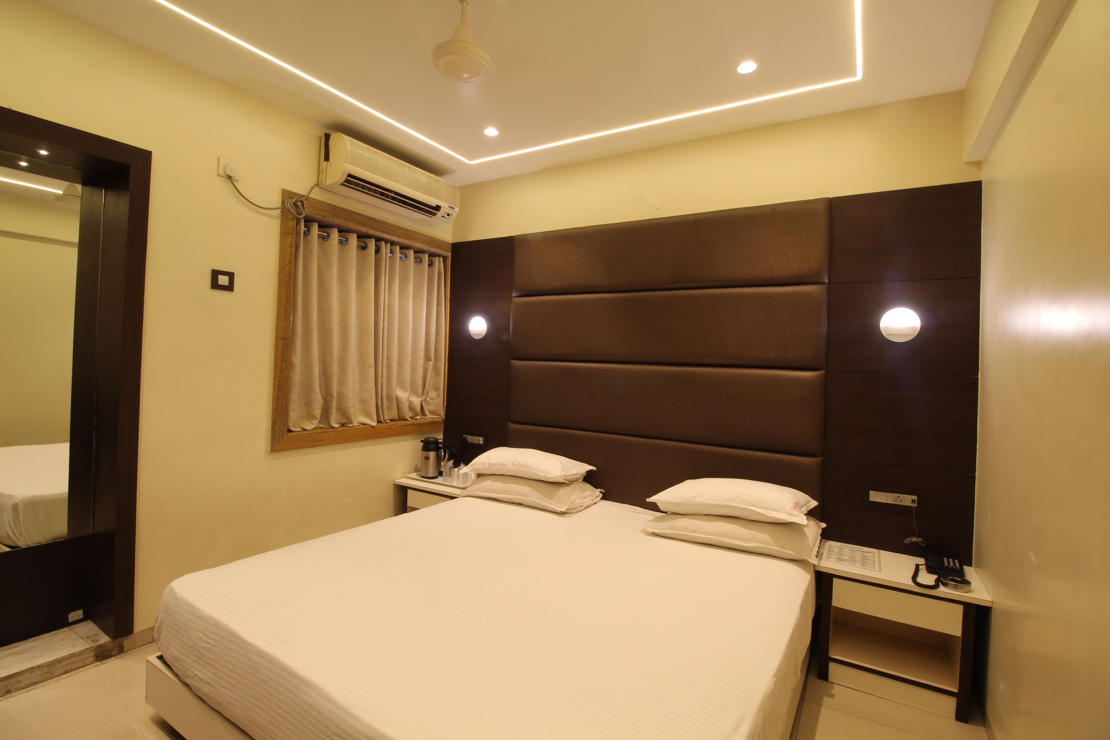 Special Deluxe AC Room | 1 bedroom, desk, soundproofing, free WiFi