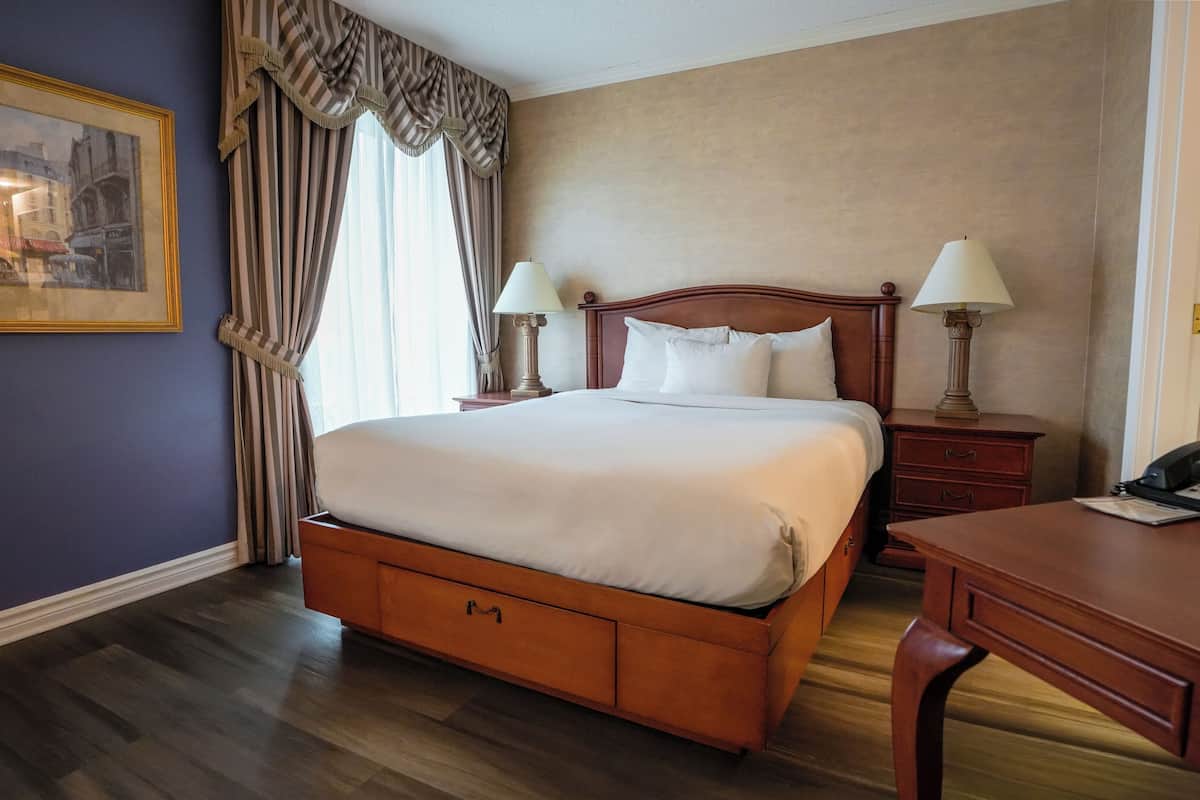 Classic Room, 1 Queen bed and glass shower | Memory foam beds, in-room safe, desk, blackout drapes