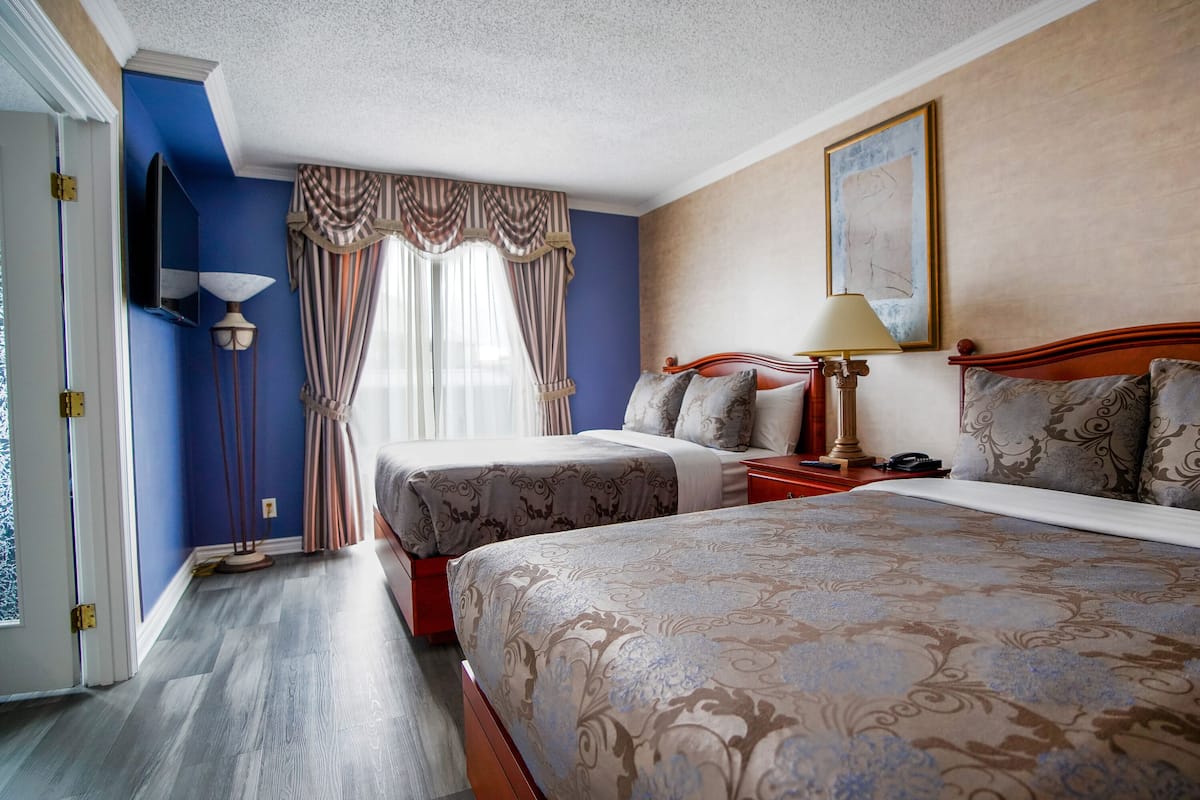 Memory-foam beds, in-room safe, desk, blackout curtains