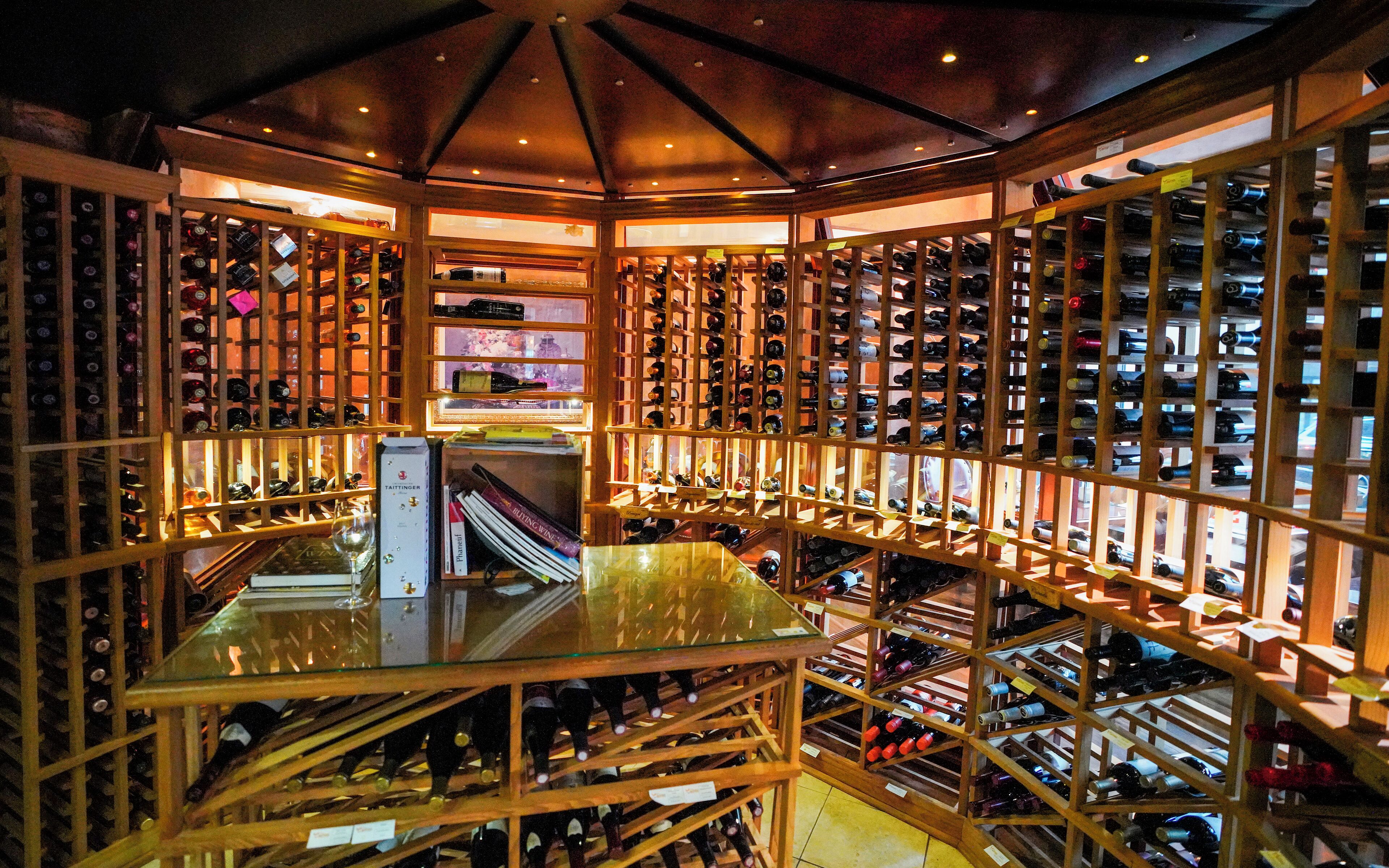 breakfast, lunch and dinner served