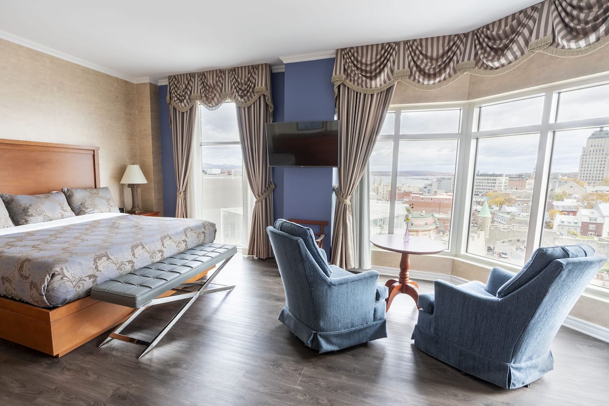 suite with panoramic city view, 1 king bed | hypo-allergenic bedding, memory-foam beds, in-room safe, desk