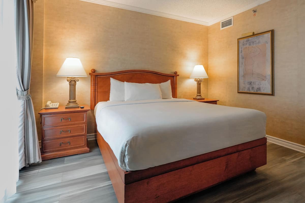 Exterior View Suite, 1 Queen bed and 1 Queen Murphy bed | Memory foam beds, in-room safe, desk, blackout drapes