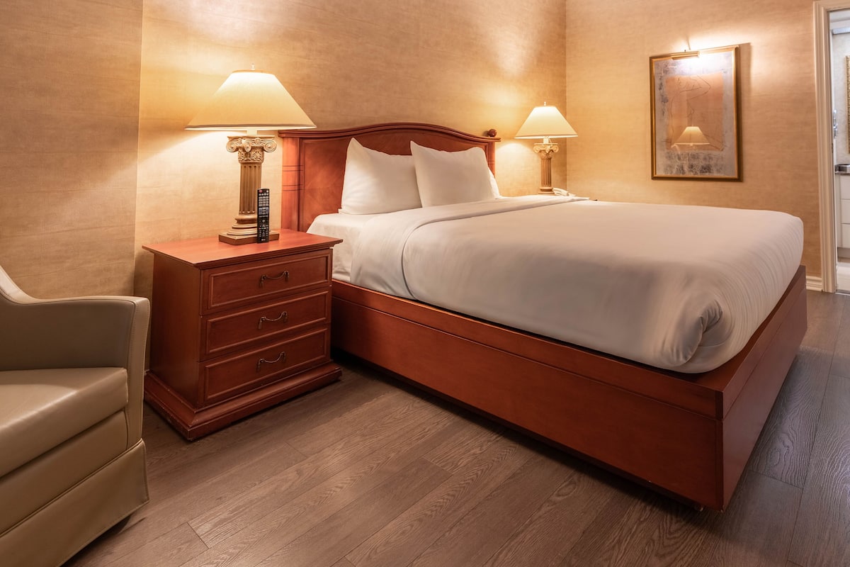 Suite, 1 Queen Bed and Sofa-bed (Interior) | Memory-foam beds, in-room safe, desk, blackout curtains