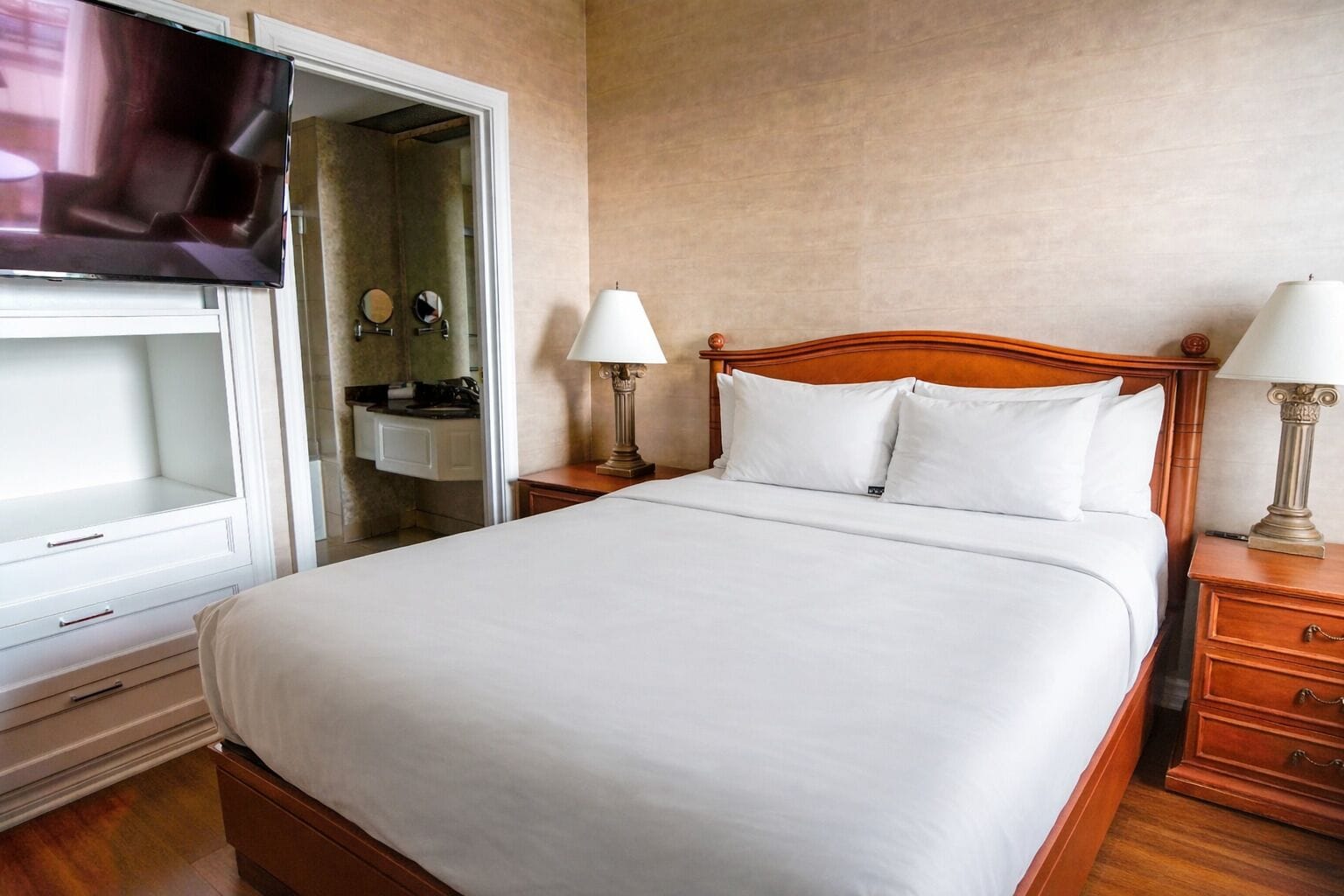 Classic Room, 1 Queen Bed | Memory foam beds, in-room safe, desk, blackout drapes