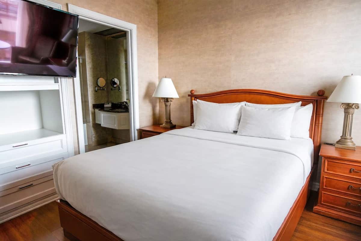 Classic Room, 1 Queen Bed | Memory foam beds, in-room safe, desk, blackout drapes