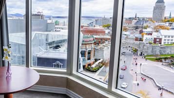 Suite with Panoramic City View, 1 King bed | Vue de la chambre