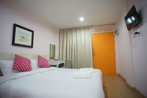 Standard Double Room, 1 Double Bed, Private Bathroom - The Grace House Chiangmai - Hostel (Chiang Mai)