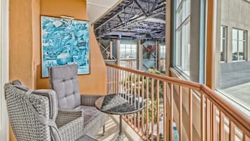 Classic 1 Queen Bed, Partial Garden View | 1 bedroom, premium bedding, memory foam beds, in-room safe