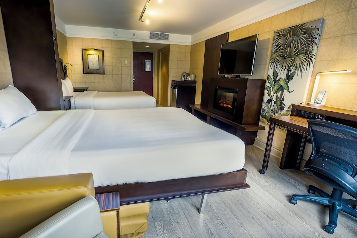 Superior Room, 1 Queen bed, 1 Murphy Bed