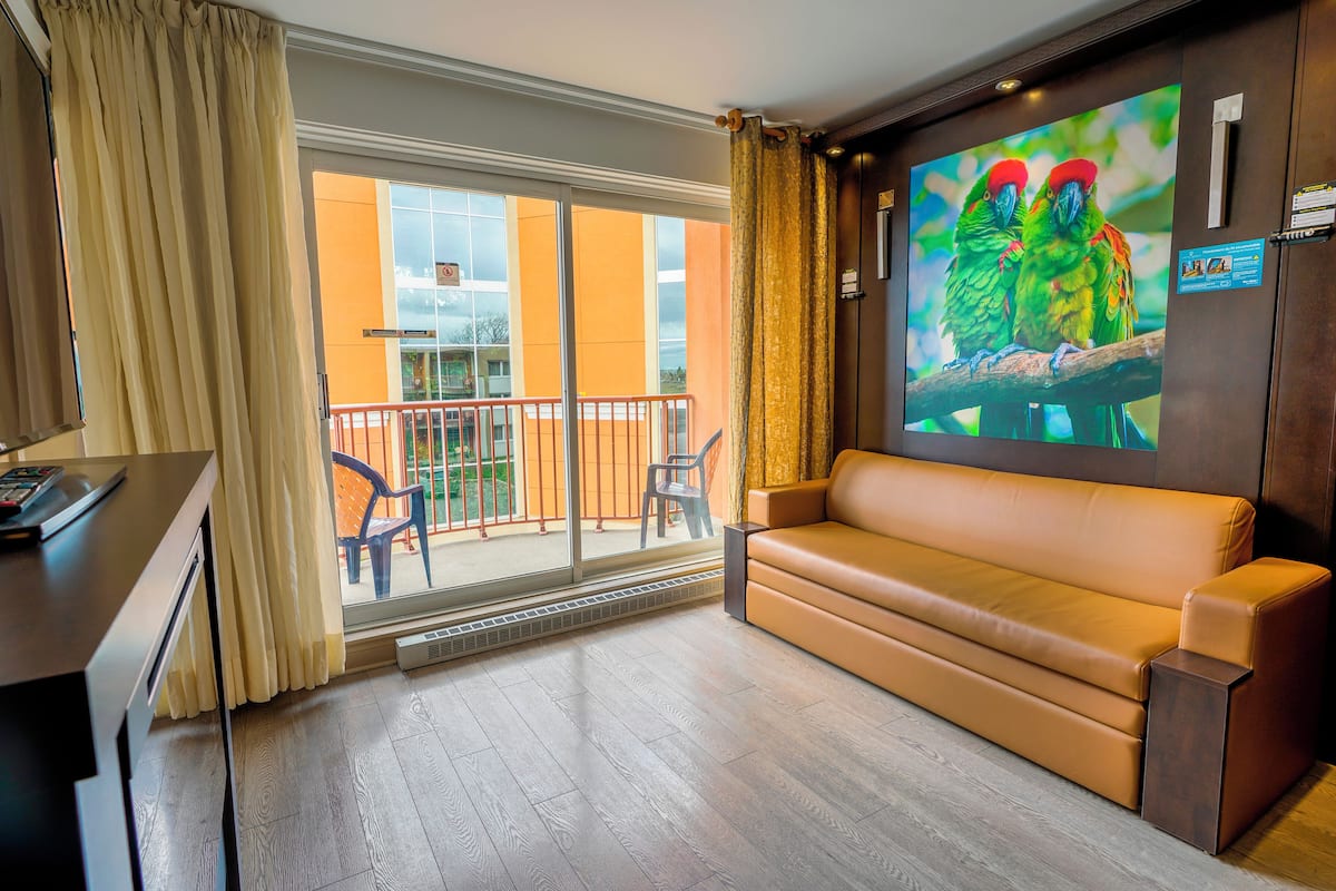 2 rooms suite, 1 queen bed, 2 queen murphy bed | 1 bedroom, premium bedding, memory-foam beds, in-room safe