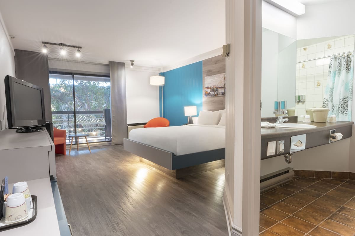 economy room, 1 double bed - interior balcony, restaurant area | 1 bedroom, hypo-allergenic bedding, in-room safe, blackout curtains