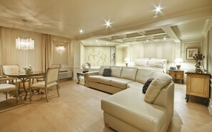 Suite Studio Lune de Miel, 1 très grand lit et 1 canapé-lit | Coin séjour