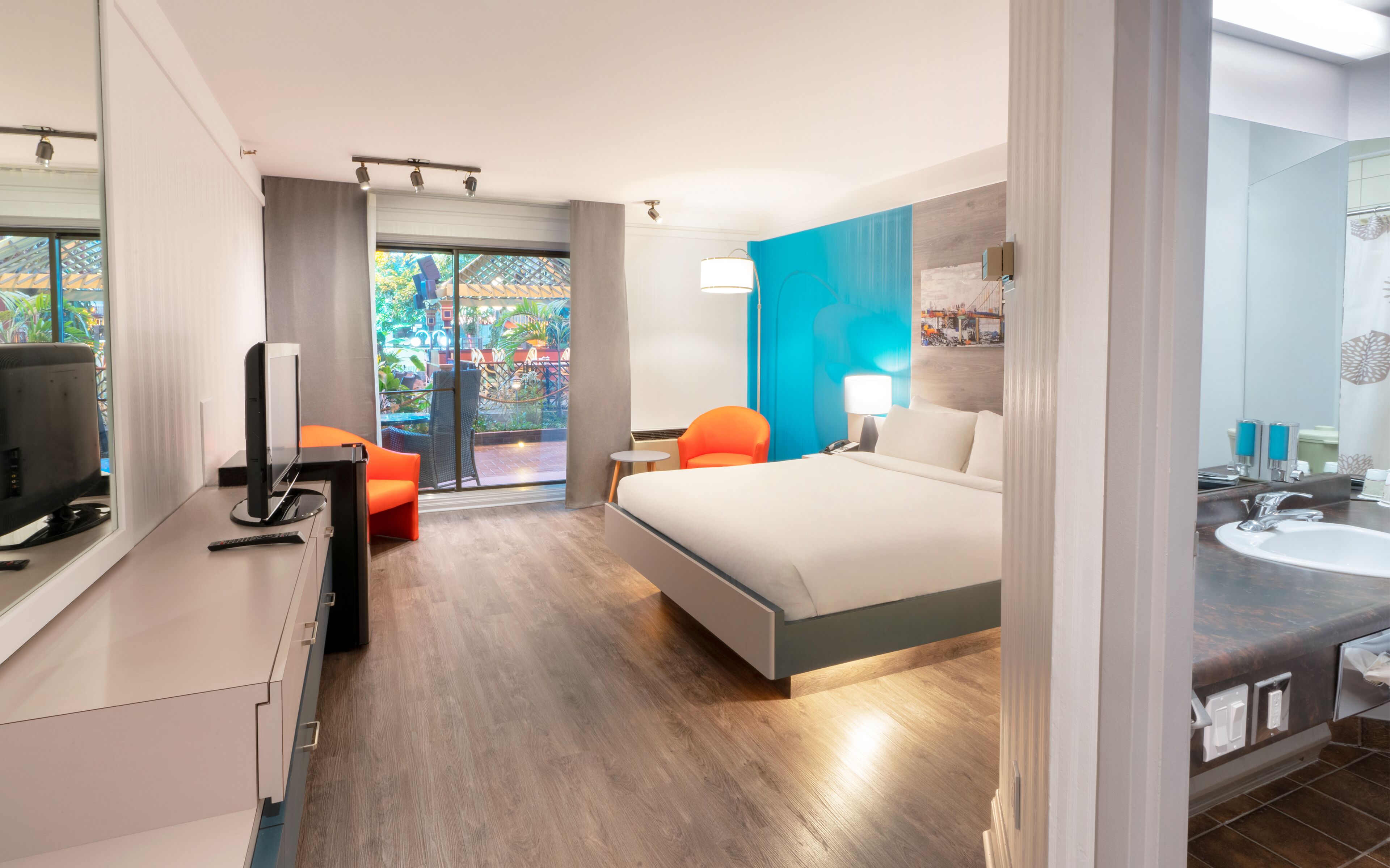 Economy room, 1 Double bed - Interior Terrace, restaurant area | In-room safe, blackout drapes, iron/ironing board, free WiFi