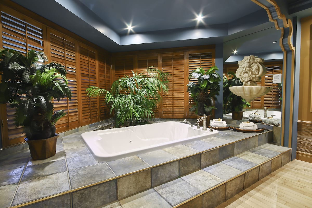 king bed suite with sofa bed - polynesian theme | deep-soaking bathtub