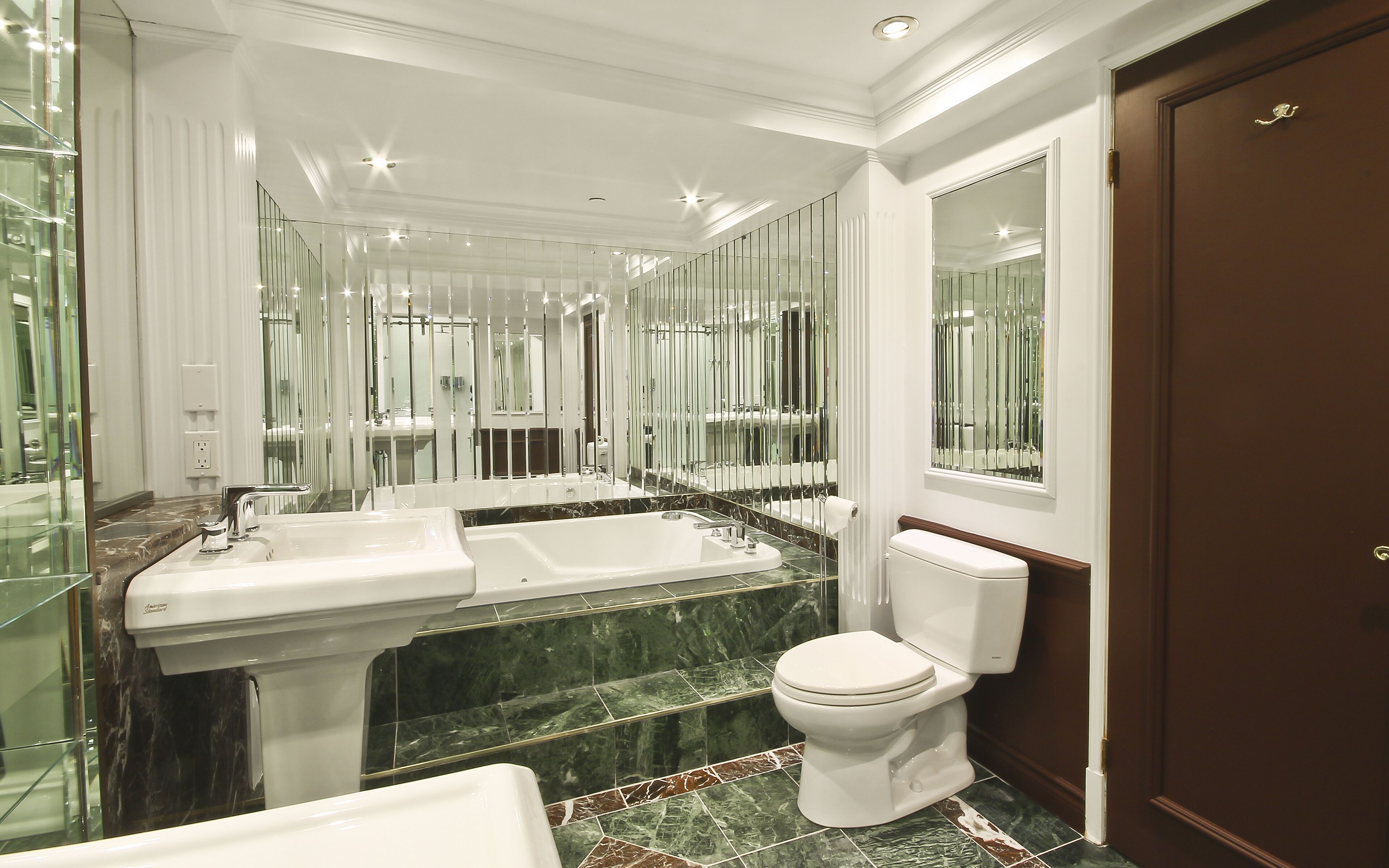 king bed suite - empire theme | bathroom | free toiletries, hair dryer, towels