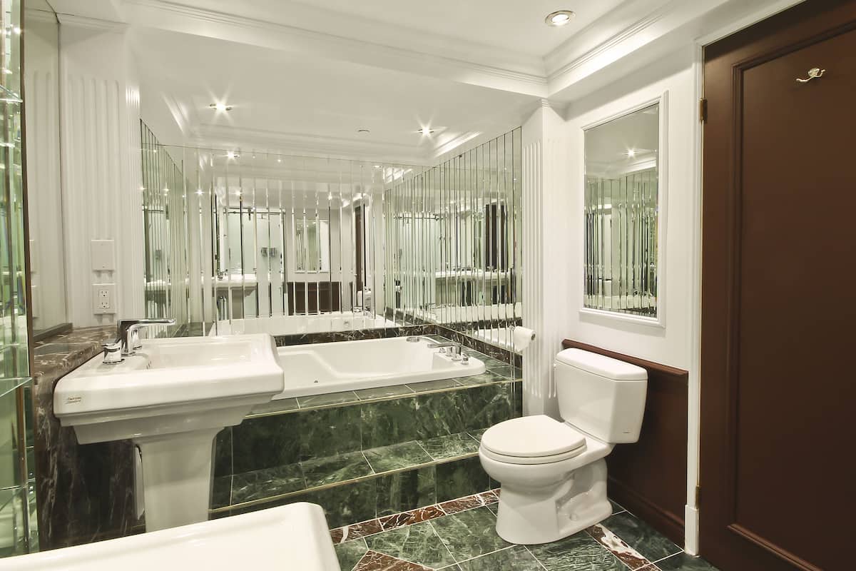 king bed suite - empire theme | bathroom | free toiletries, hair dryer, towels