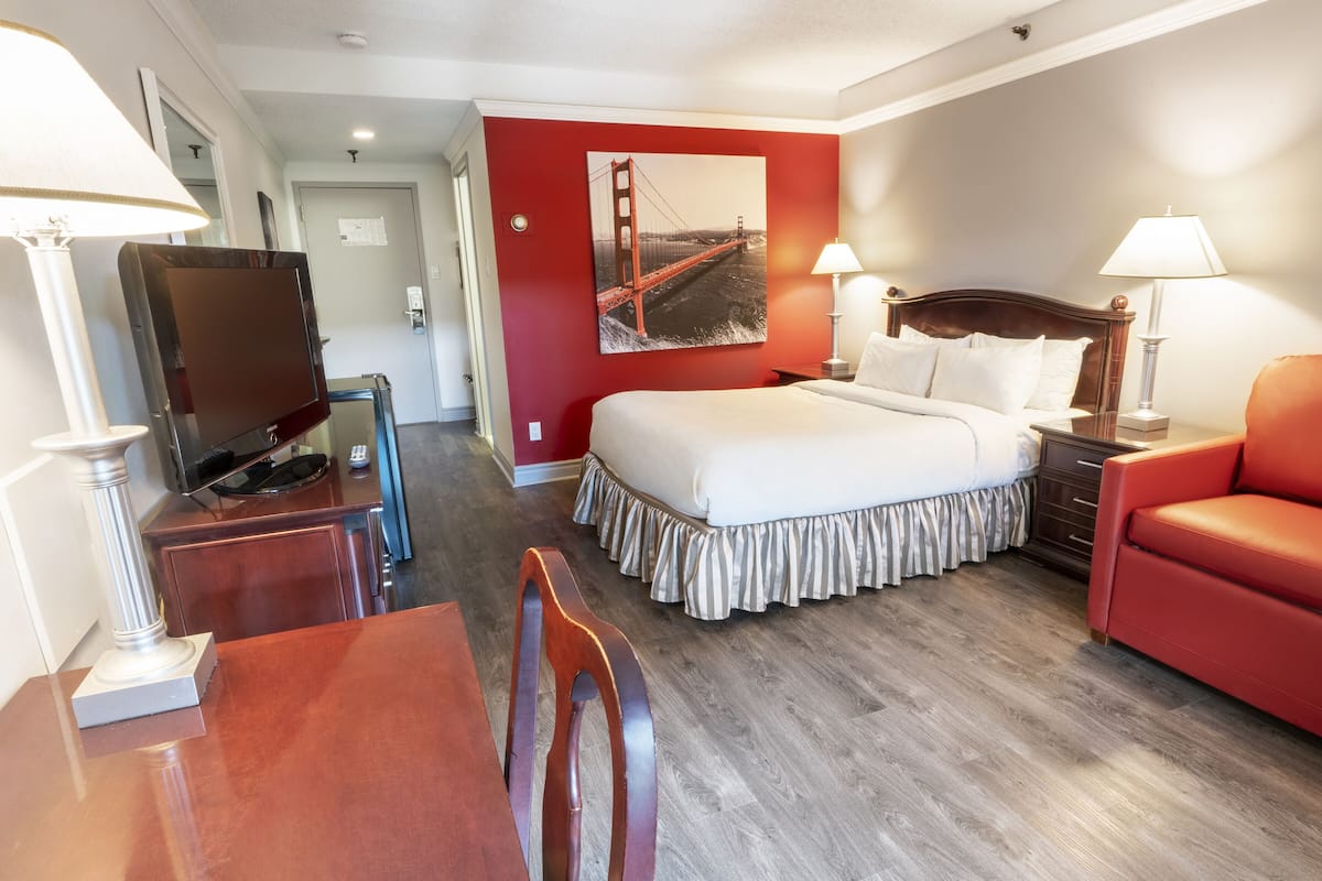 Traditional room, 1 Queen bed - Interior Balcony, garden area | 1 bedroom, in-room safe, blackout drapes, iron/ironing board