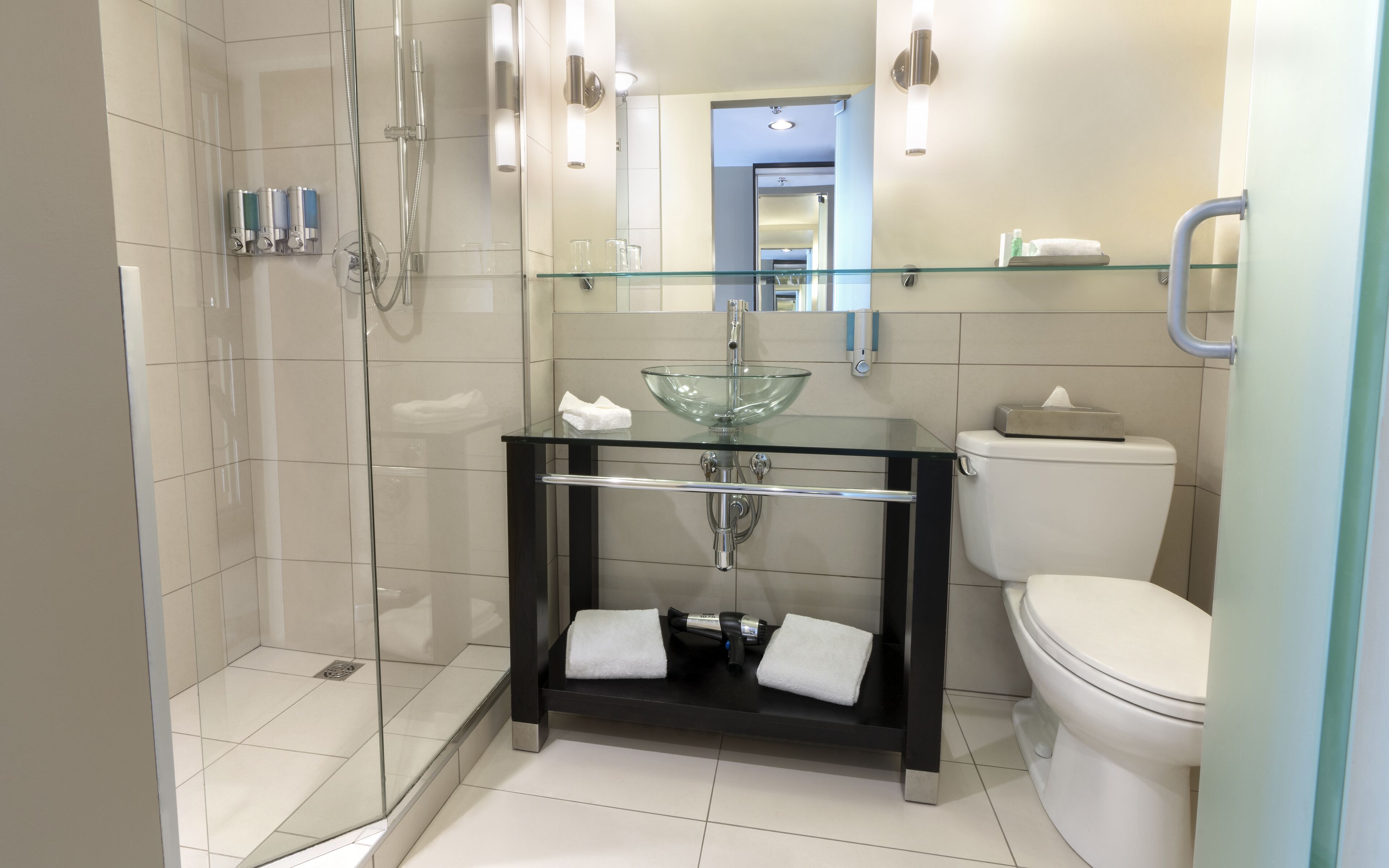 Foto - Hôtel Must Aéroport de Québec par JARO