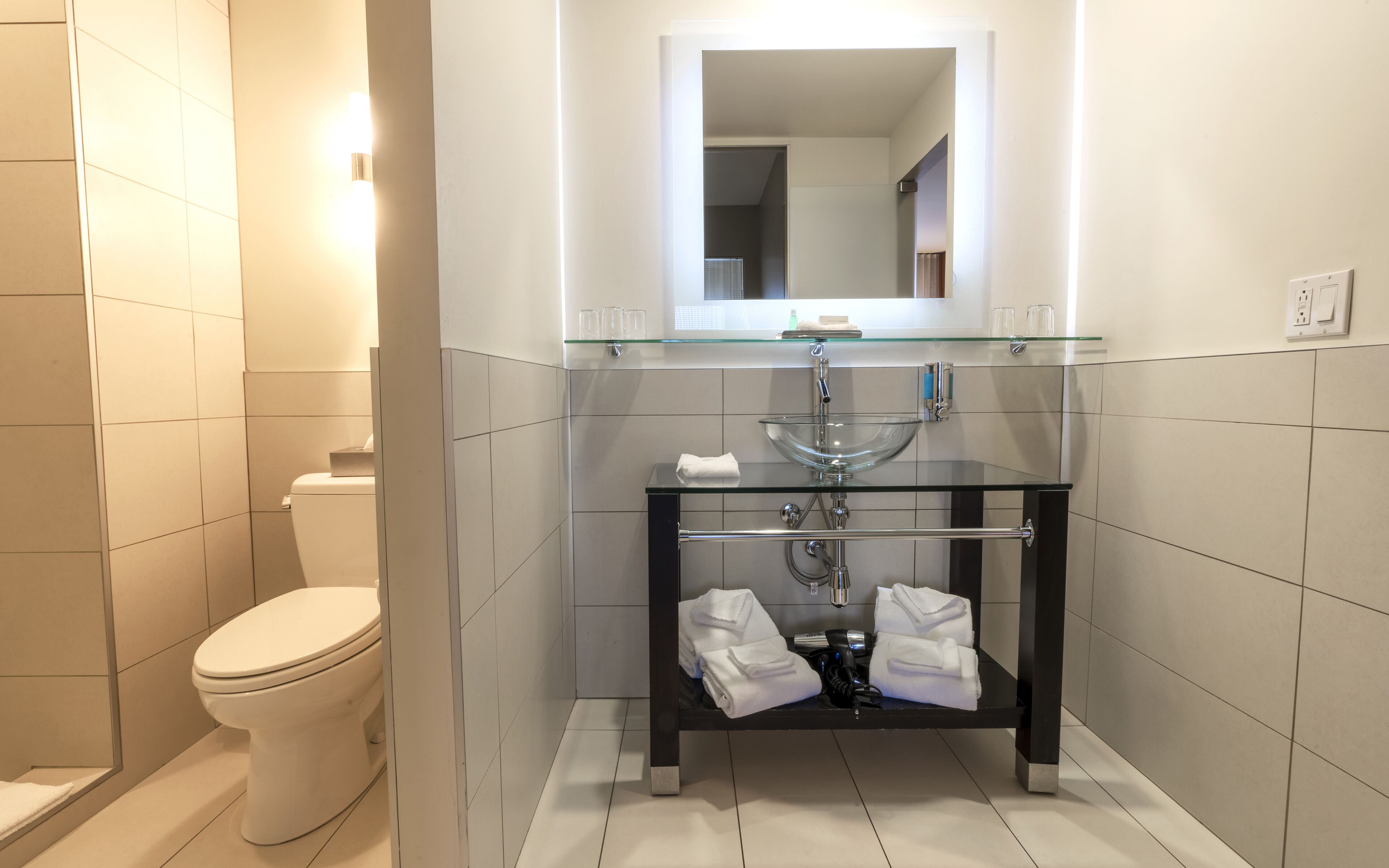 3 rooms suite, 2 queen beds, 1 queen murphy bed and kitchenette | bathroom | free toiletries, hair dryer, towels