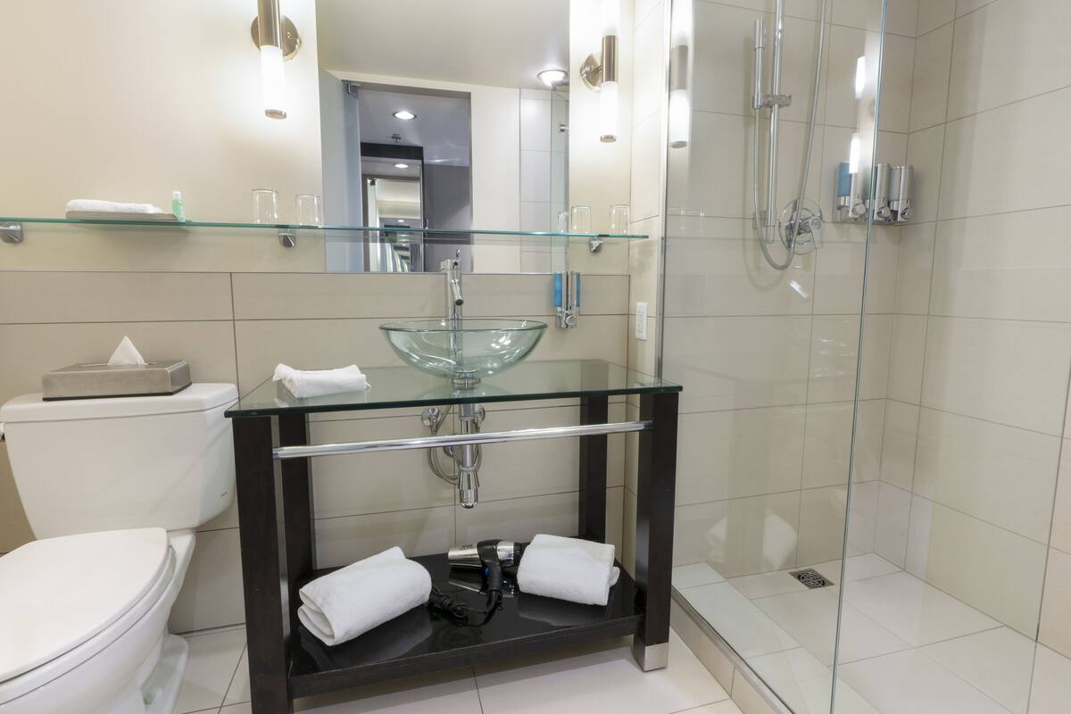 classic room, 1 queen bed and 1 queen murphy bed | bathroom | free toiletries, hair dryer, towels