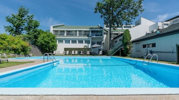 Seasonal outdoor pool, pool umbrellas