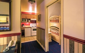 Family Kitchette room for 8 with Kitchenette | Living area